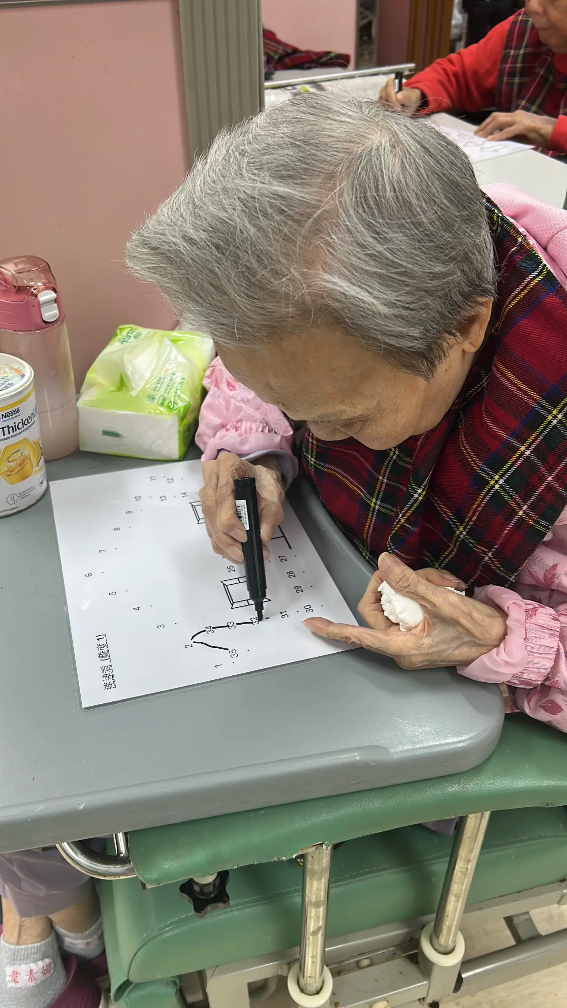 院舍長者進行生活化認知訓練